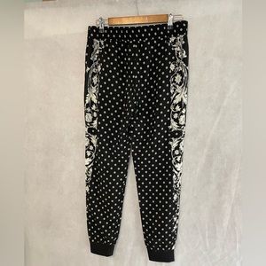 WAYF Nordstrom Women’s Black Floral Printed Elastic Cuff Jogger Pants.